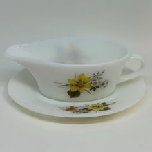Load image into Gallery viewer, PYREX JAJ Autumn Glory SAUCE GRAVY BOAT and STAND