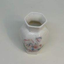 Load image into Gallery viewer, Vintage Collectable Aynsley Little Sweetheart BUD VASE Fine English Bone China 3.25"