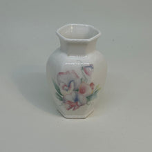 Load image into Gallery viewer, Vintage Collectable Aynsley Little Sweetheart BUD VASE Fine English Bone China 3.25"