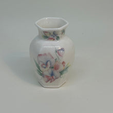 Load image into Gallery viewer, Vintage Collectable Aynsley Little Sweetheart BUD VASE Fine English Bone China 3.25"