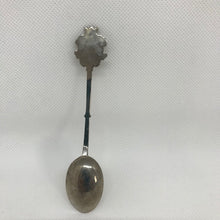 Load image into Gallery viewer, Silver plated collectable souvenir spoons - World