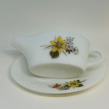 Load image into Gallery viewer, PYREX JAJ Autumn Glory SAUCE GRAVY BOAT and STAND