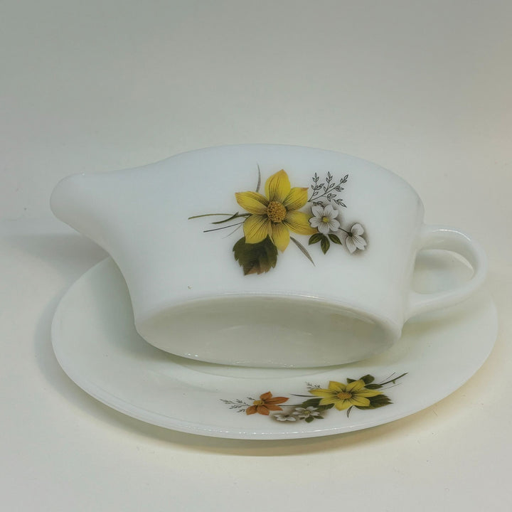 PYREX JAJ Autumn Glory SAUCE GRAVY BOAT and STAND