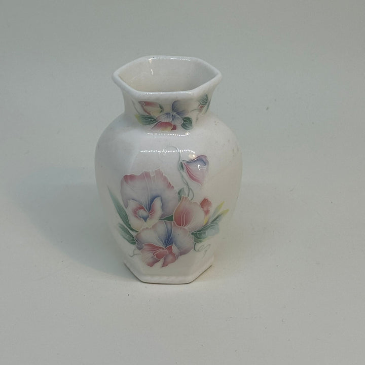 Vintage Aynsley Little Sweetheart BUD VASE 3.25"