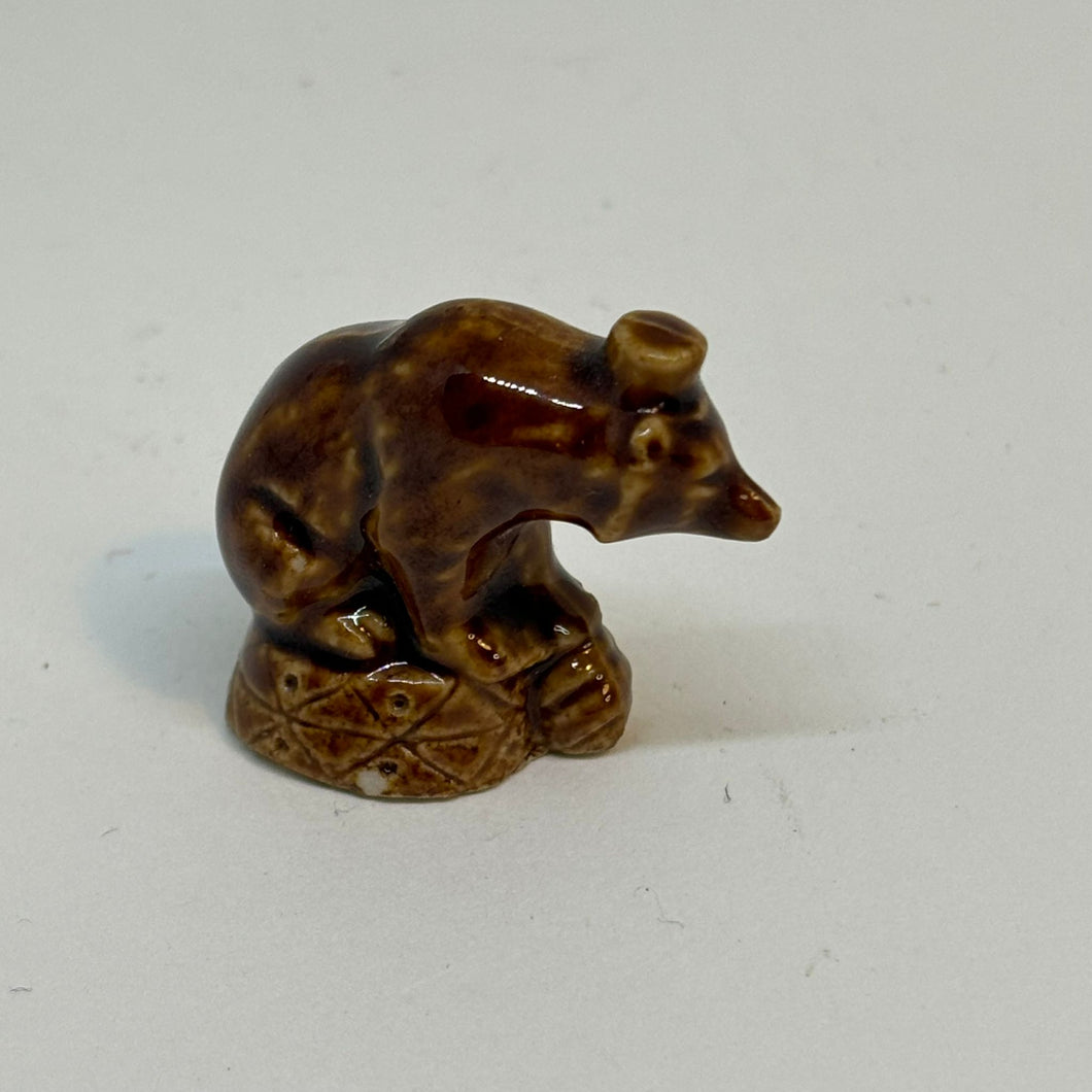 Vintage WADE WHIMSIES Brown Bear FIGURINE