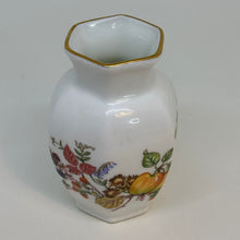 Load image into Gallery viewer, Vintage Collectable Aynsley Somerset BUD VASE Bone China Floral Gift 3.25&quot;