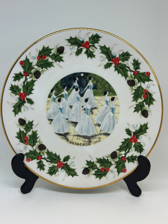 ROYAL GRAFTON Twelve Days of Christmas Plate, Nine Ladies Dancing