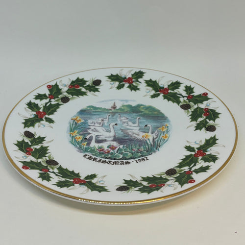 ROYAL GRAFTON Twelve Days of Christmas Plate, Seven Swans A’Swanning