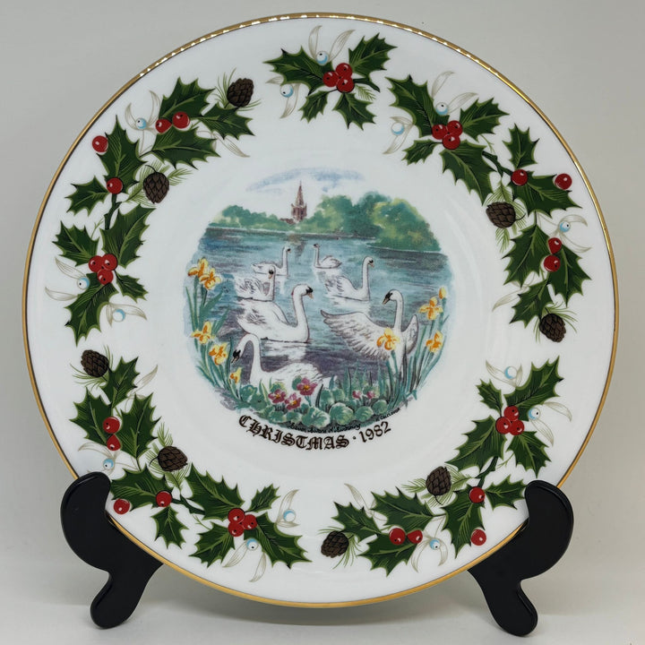ROYAL GRAFTON Twelve Days of Christmas Plate, Seven Swans A’Swanning