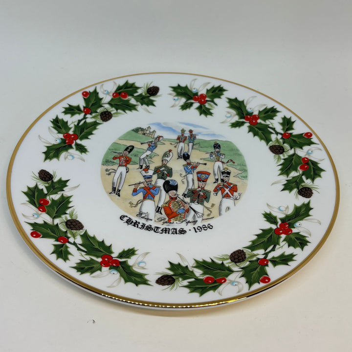 ROYAL GRAFTON Twelve Days of Christmas Plate, Eleven Pipers Piping