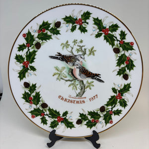 ROYAL GRAFTON Twelve Days of Christmas Plate, Two Turtle Doves