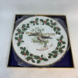 ROYAL GRAFTON Twelve Days of Christmas Plate, Two Turtle Doves