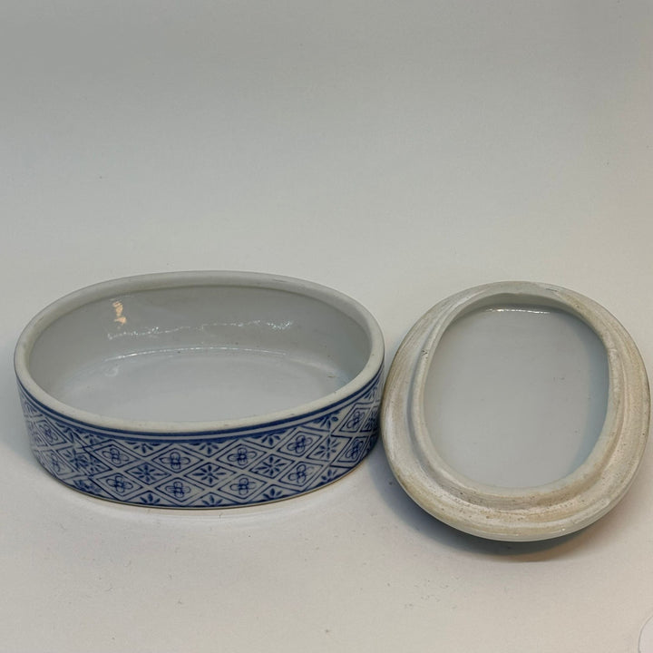 Chinese Blue and White Hand-Painted Underglaze Lidded TRINKET BOX