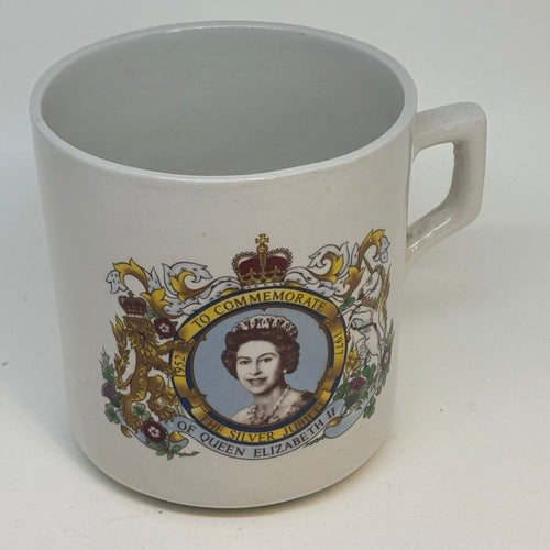 Large Vintage Queen Elizabeth II Silver Jubilee Mug
