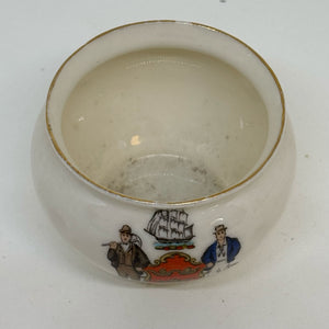 WH Goss CRESTED WARE POT Souvenir of TYNEMOUTH