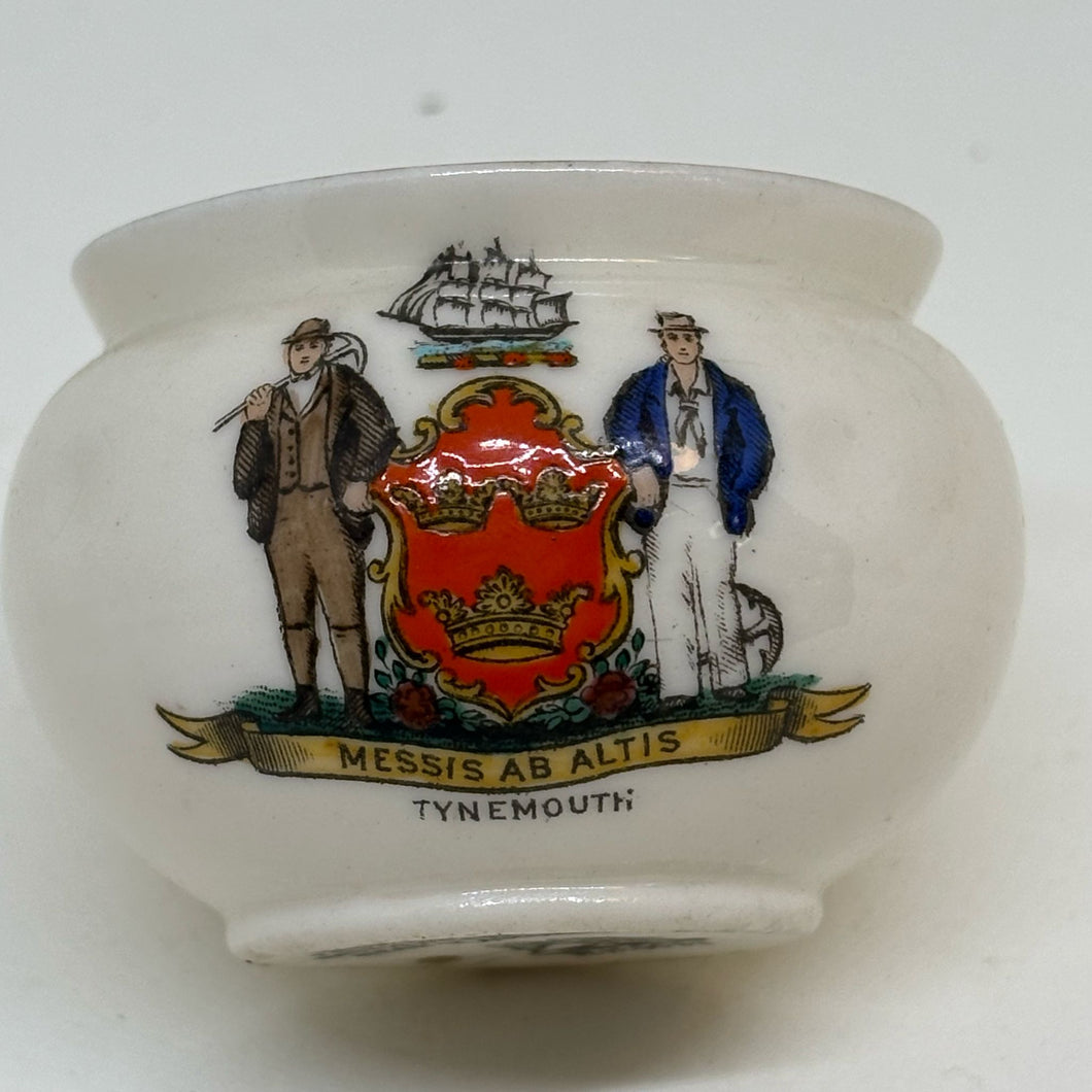 WH Goss CRESTED WARE POT Souvenir of TYNEMOUTH