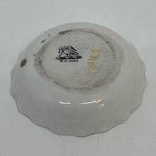 Load image into Gallery viewer, WH Goss CRESTED WARE TRINKET DISH Souvenir of CHRISTCHURCH