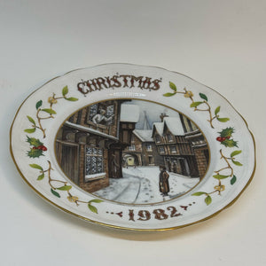 Vintage AYNSLEY Christmas Carol Plate 1982