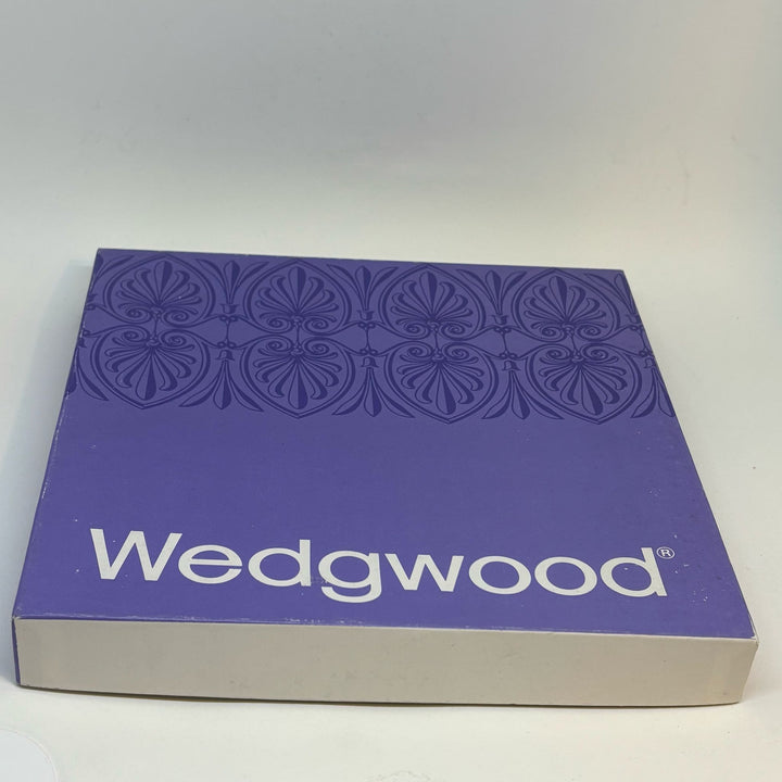 Vintage WEDGWOOD Trafalgar Square Christmas 1981 Plate Boxed