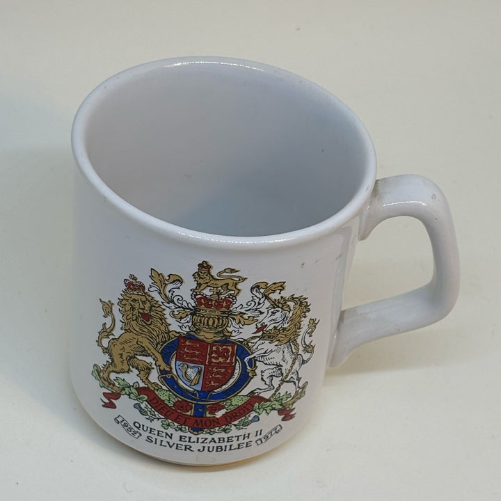Vintage Commemorative Mug Queen Elizabeth II Silver Jubilee 1977