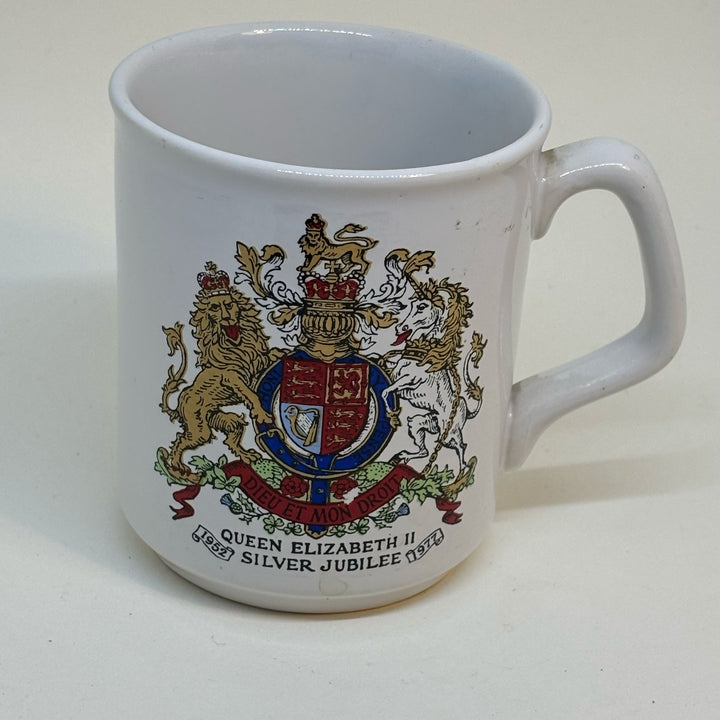 Vintage Commemorative Mug Queen Elizabeth II Silver Jubilee 1977