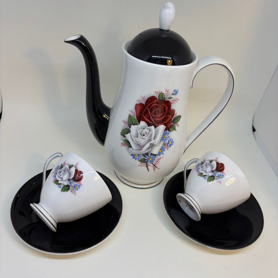 Vintage Queen Anne Teapot, 2 x Tea Cups and Saucers Set