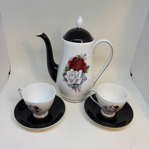 Vintage Queen Anne Teapot, 2 x Tea Cups and Saucers Set