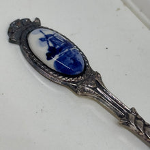 Load image into Gallery viewer, Vintage Collectible Windmill Spoon Souvenir of Holland JO90