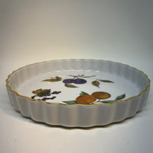Load image into Gallery viewer, Vintage Royal Worcester Evesham Pie or Quiche Dish