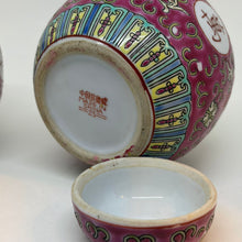 Load image into Gallery viewer, Pair of Vintage Chinese Zhongguo Jingdezhen Porcelain Ginger Jars