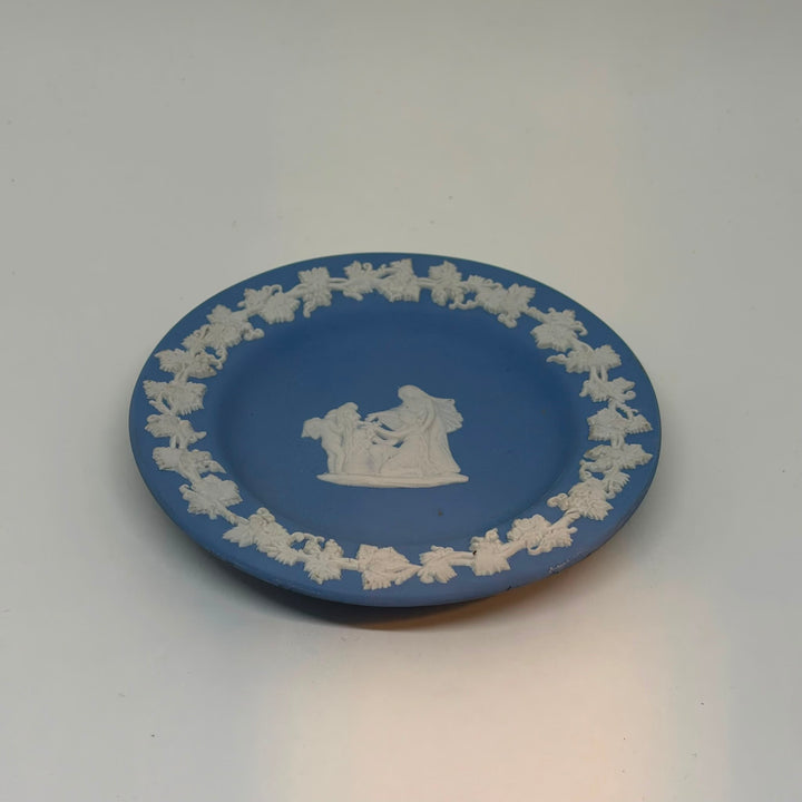 Vintage Wedgwood Jasperware Sacrifice Scene Plate Grapevine Border