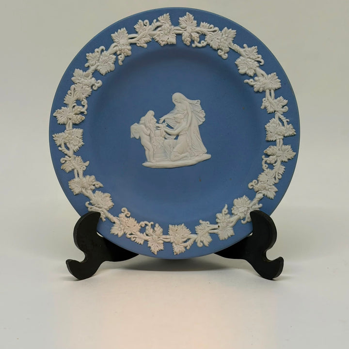 Vintage Wedgwood Jasperware Sacrifice Scene Plate Grapevine Border