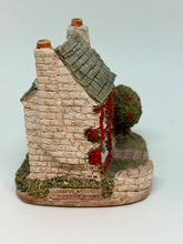 Load image into Gallery viewer, Vintage 'Holly Cottage' Miniature Figurine by Lilliput Lane