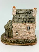 Load image into Gallery viewer, Vintage 'Holly Cottage' Miniature Figurine by Lilliput Lane