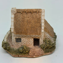 Load image into Gallery viewer, Vintage 'Tanners Cottage' Hand Made Miniature Figurine by Lilliput Lane