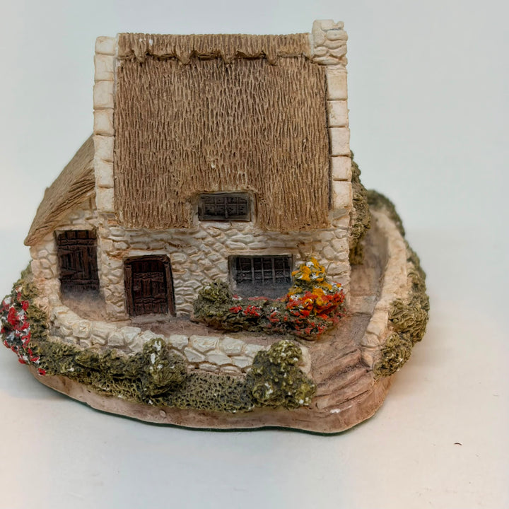 Vintage 'Tanners Cottage' Hand Made Miniature Figurine by Lilliput Lane