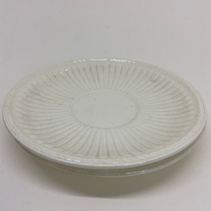 2 x 1947 WEDGWOOD OF ETRURIA & BARLASTON Spare Replacement SAUCERS Creamware