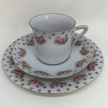 Load image into Gallery viewer, 4 Vintage VICTORIA Czech-Slovakia COFFEE TEACUP DUOS plus 3 TEA PLATES