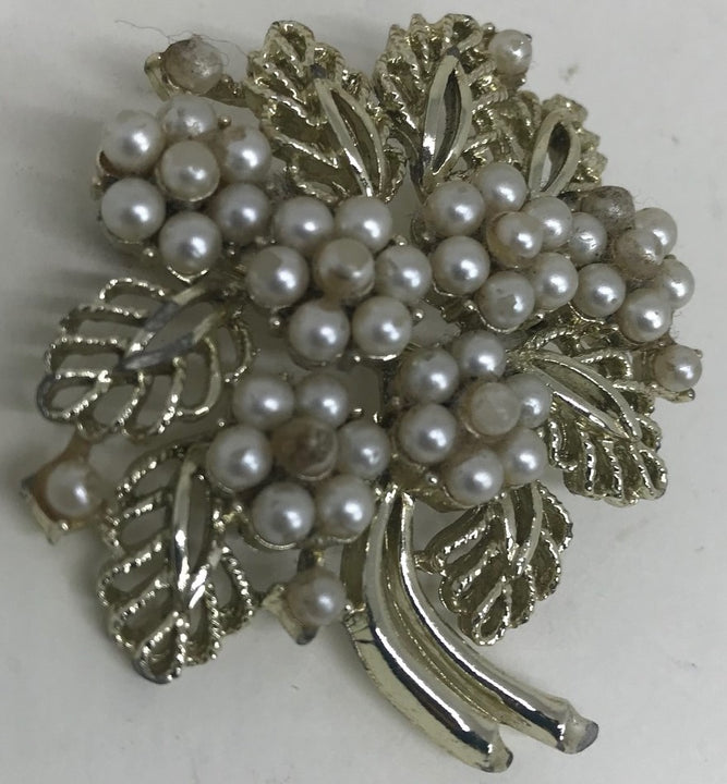 Vintage CORO Costume Jewellery BROOCH Silver Tone Faux Pearls 1940s