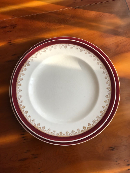 WASHINGTON POTTERY LUNCH PLATES burgundy and gold pattern 9.25" - 1960s