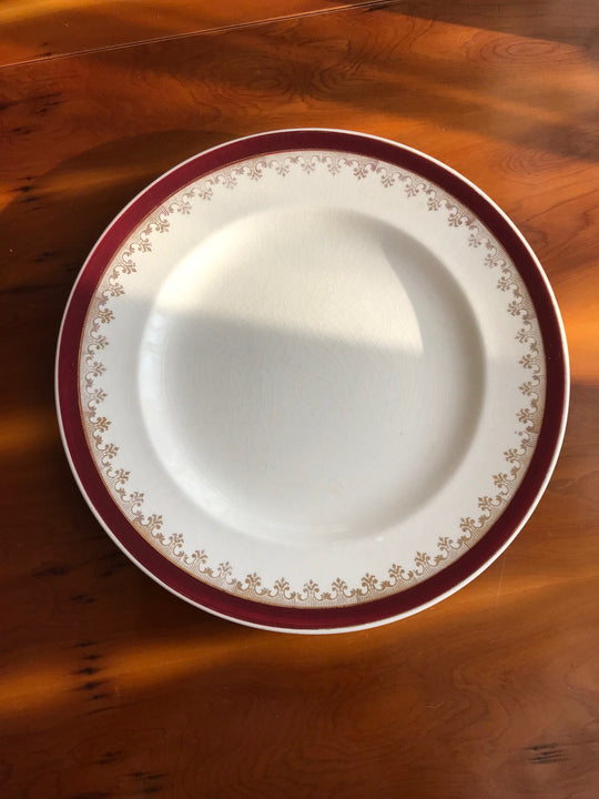 WASHINGTON POTTERY LUNCH PLATES burgundy and gold pattern 9.25" - 1960s