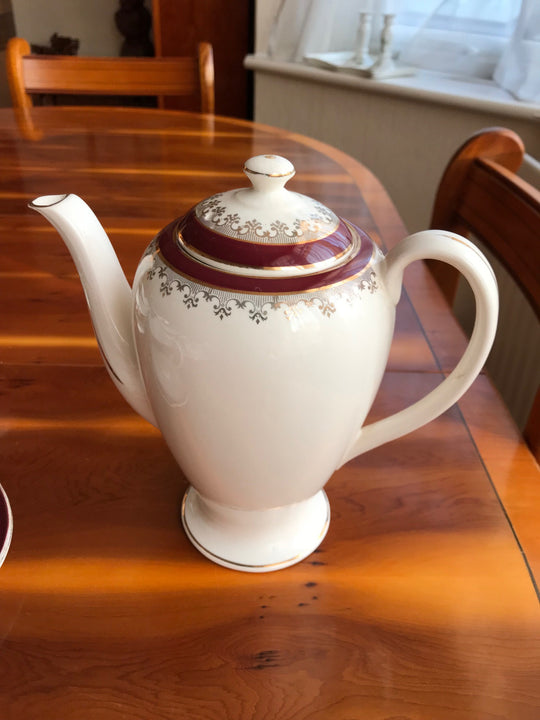 WASHINGTON POTTERY LUNCH PLATES burgundy and gold pattern 9.25" - 1960s