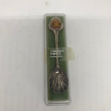 Load image into Gallery viewer, Silver plated collectable souvenir spoons - World